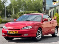 Rood, metallic lak Gebruikt 1998 Hyundai Coupé Coupé | € 4.995