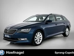 Blauw, metallic lak Gebruikt 2017 Skoda Superb Business Line Stationwagen | € 18.900 (Goede deal)