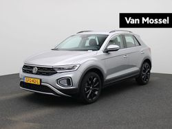 Grijs Gebruikt 2024 VW T-Roc Life SUV | € 27.700 (Eerlijke prijs)