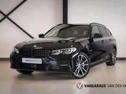 Zwart Gebruikt 2022 BMW 330e Sport Line Stationwagen | € 34.950 (Eerlijke prijs)