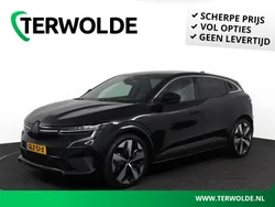 Zwart, metallic lak Gebruikt 2024 Renault Mégane Techno Hatchback | € 32.900 (Duur)