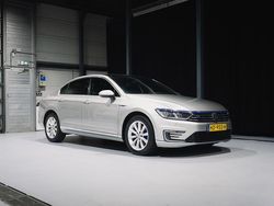 Grijs Gebruikt 2015 VW Passat Highline Sedan | € 15.750 (Iets duurder)