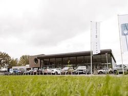 Zwart Gebruikt 2022 Volvo XC40 Momentum SUV | € 29.950 (Super prijs)
