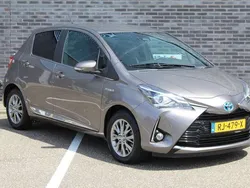 Grijs Gebruikt 2017 Toyota Yaris Hybrid Executive Hatchback | € 15.450 (Super prijs)