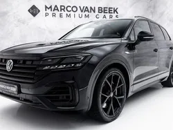 C9x deep black metallic (zwart metallic) Gebruikt 2020 VW Touareg R SUV | € 49.850 (Goede deal)