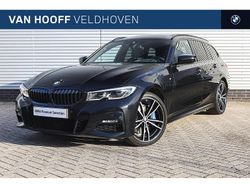 Saphirschwarz (donker zwart metallic) Gebruikt 2021 BMW 330e Comfort Edition Stationwagen | € 37.450 (Iets duurder)