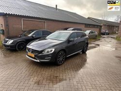 Grijs Gebruikt 2016 Volvo V60 CC Summum Stationwagen | € 8.950