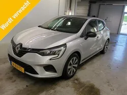 Grijs Gebruikt 2022 Renault Clio V Equilibre Hatchback | € 14.995 (Eerlijke prijs)