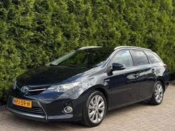 Zwart, metallic lak Gebruikt 2013 Toyota Auris Touring Sports Executive Stationwagen | € 11.890 (Eerlijke prijs)