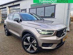 Grijs (metallic) Gebruikt 2021 Volvo XC40 R-Design SUV | € 33.695 (Eerlijke prijs)