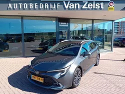 Grijs, metallic lak Gebruikt 2023 Toyota Corolla Edition Stationwagen | € 28.950 (Eerlijke prijs)