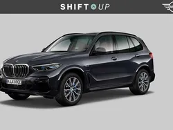 Grijs, metallic lak Gebruikt 2022 BMW X5 M Sport SUV | € 67.940 (Eerlijke prijs)