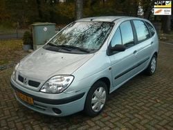 Grijs (metallic) Gebruikt 2001 Renault Scénic Authentique MPV | € 850 (Eerlijke prijs)