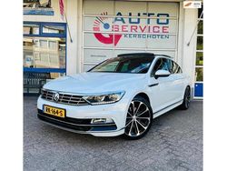 Wit, metallic lak Gebruikt 2018 VW Passat Highline Sedan | € 24.950