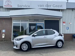 Grijs Gebruikt 2024 Toyota Yaris Hybrid Active Hatchback | € 22.445 (Eerlijke prijs)