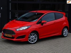 Rood Gebruikt 2014 Ford Fiesta Hatchback | € 6.995 (Eerlijke prijs)