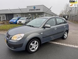 Grijs Gebruikt 2006 Kia Rio EX Hatchback | € 2.699 (Eerlijke prijs)