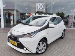 Wit Gebruikt 2017 Toyota Aygo Sport Hatchback | € 8.895 (Eerlijke prijs)