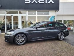 Zwart Gebruikt 2023 BMW 520 M Sport Stationwagen | € 46.950 (Eerlijke prijs)