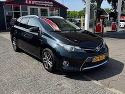 Zwart Gebruikt 2015 Toyota Auris Hybrid Stationwagen | € 9.950 (Goede deal)