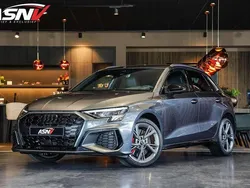 Grijs, metallic lak Gebruikt 2024 Audi A3 Sportback e-tron Competition Sedan | € 39.495 (Goede deal)