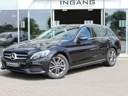 Zwart, metallic lak Gebruikt 2017 Mercedes C180 Ambition Stationwagen | € 23.900 (Eerlijke prijs)