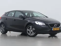 Zwart Gebruikt 2017 Volvo V40 Stationwagen | € 17.700 (Eerlijke prijs)