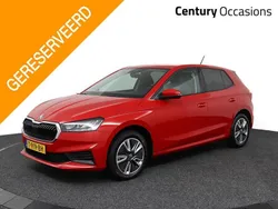 Rood Gebruikt 2023 Skoda Fabia Ambition Hatchback | € 18.795 (Super prijs)