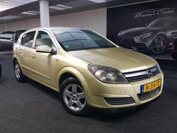 Geel Gebruikt 2005 Opel Astra Essentia Hatchback | € 1.999