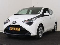 Wit Gebruikt 2019 Toyota Aygo X-play Hatchback | € 11.295 (Eerlijke prijs)