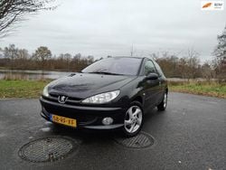 Zwart Gebruikt 2005 Peugeot 206 Griffe Hatchback | € 999 (Goede deal)