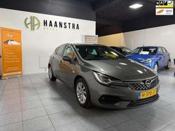 Grijs, metallic lak Gebruikt 2020 Opel Astra Elegance Hatchback | € 13.950 (Eerlijke prijs)