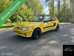 Geel Gebruikt 1991 Peugeot 205 Hatchback | € 4.750
