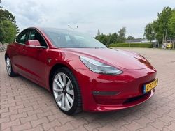 Rood Gebruikt 2019 Tesla Model 3 Sedan | € 23.900 (Eerlijke prijs)