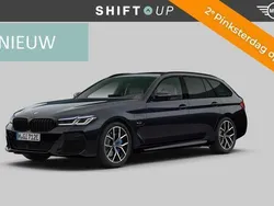 Zwart Gebruikt 2022 BMW 530e M Sport Stationwagen | € 46.940 (Eerlijke prijs)