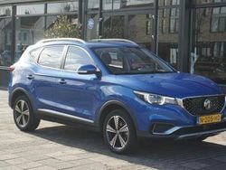 Blauw, metallic lak Gebruikt 2021 MG ZS Luxury Sedan | € 15.980 (Goede deal)