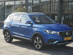 Blauw, metallic lak Gebruikt 2021 MG ZS Luxury Sedan | € 17.555 (Eerlijke prijs)