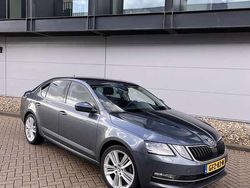 Grijs Gebruikt 2018 Skoda Octavia Sedan | € 14.000 (Eerlijke prijs)
