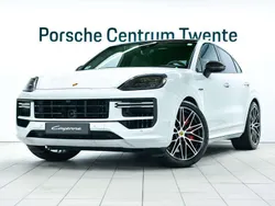 Wit, metallic lak Gebruikt 2024 Porsche Cayenne Turbo SUV | € 189.900
