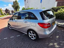 Zilver Gebruikt 2012 Mercedes B180 Ambition MPV | € 10.750 (Eerlijke prijs)