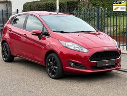 Rood Gebruikt 2017 Ford Fiesta Titanium Hatchback | € 6.999 (Super prijs)
