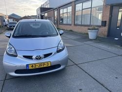 Grijs (metallic) Gebruikt 2009 Toyota Aygo Comfort Hatchback | € 2.650 (Eerlijke prijs)
