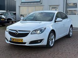 Wit Gebruikt 2015 Opel Insignia Business Hatchback | € 5.250 (Eerlijke prijs)