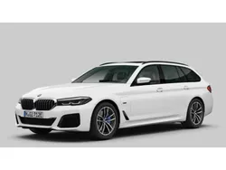 Wit Gebruikt 2022 BMW 530e Executive Stationwagen | € 42.880 (Eerlijke prijs)