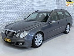 Grijs (metallic) Gebruikt 2006 Mercedes E220 Stationwagen | € 3.499