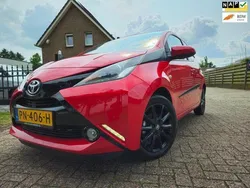 Rood Gebruikt 2017 Toyota Aygo X-play Hatchback | € 7.995 (Eerlijke prijs)