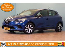 Blauw (metallic) Gebruikt 2023 Renault Clio V Equilibre Hatchback | € 16.399 (Goede deal)