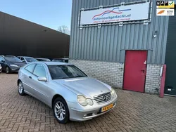Grijs Gebruikt 2003 Mercedes 180 Sedan | € 2.995 (Eerlijke prijs)