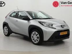 Grijs Gebruikt 2023 Toyota Aygo Play Hatchback | € 16.499 (Eerlijke prijs)