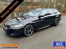 Zwart (metallic) Gebruikt 2023 BMW 530 M Sport Stationwagen | € 49.999 (Eerlijke prijs)